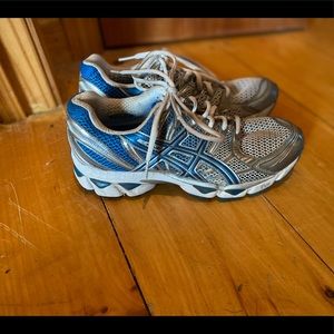 Woman’s running sneakers